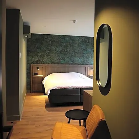 Central Hotel 4*
