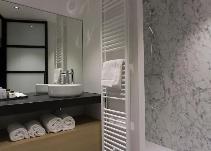 Central ホテル 4*