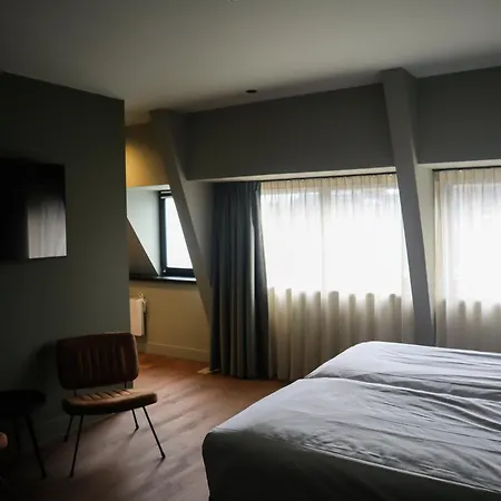 Central 4*