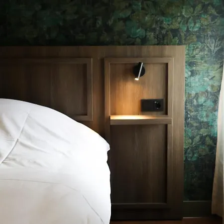 Central Hotel 4*